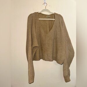 Urban Outfitters women’s cream v neck soft knit cropped sweater L winter fall